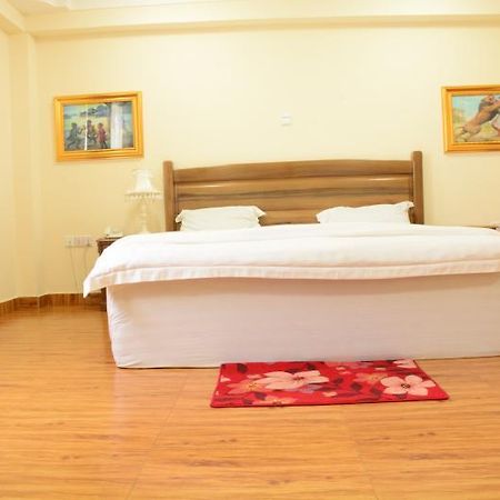 Ampomaah Hotel Accra Esterno foto
