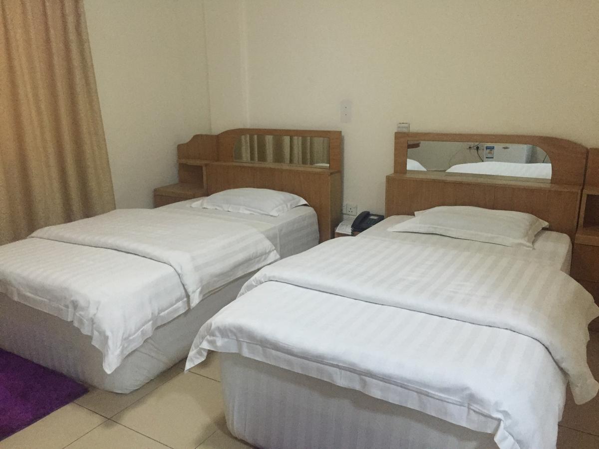Ampomaah Hotel Accra Esterno foto