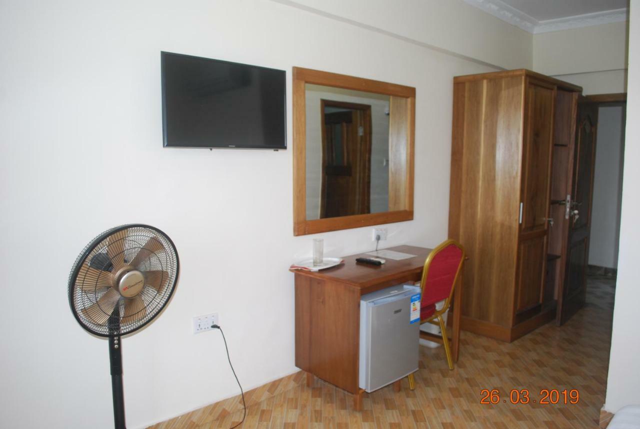 Ampomaah Hotel Accra Esterno foto