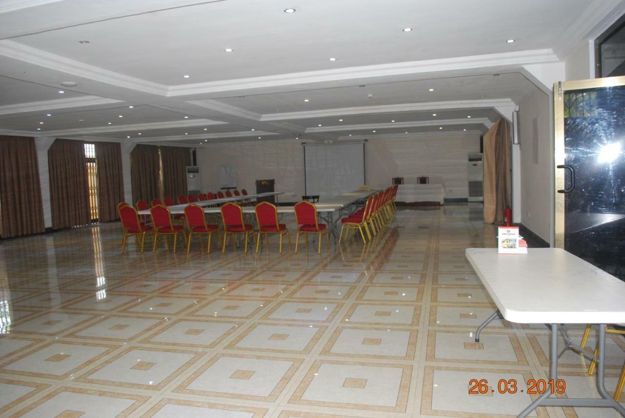 Ampomaah Hotel Accra Esterno foto