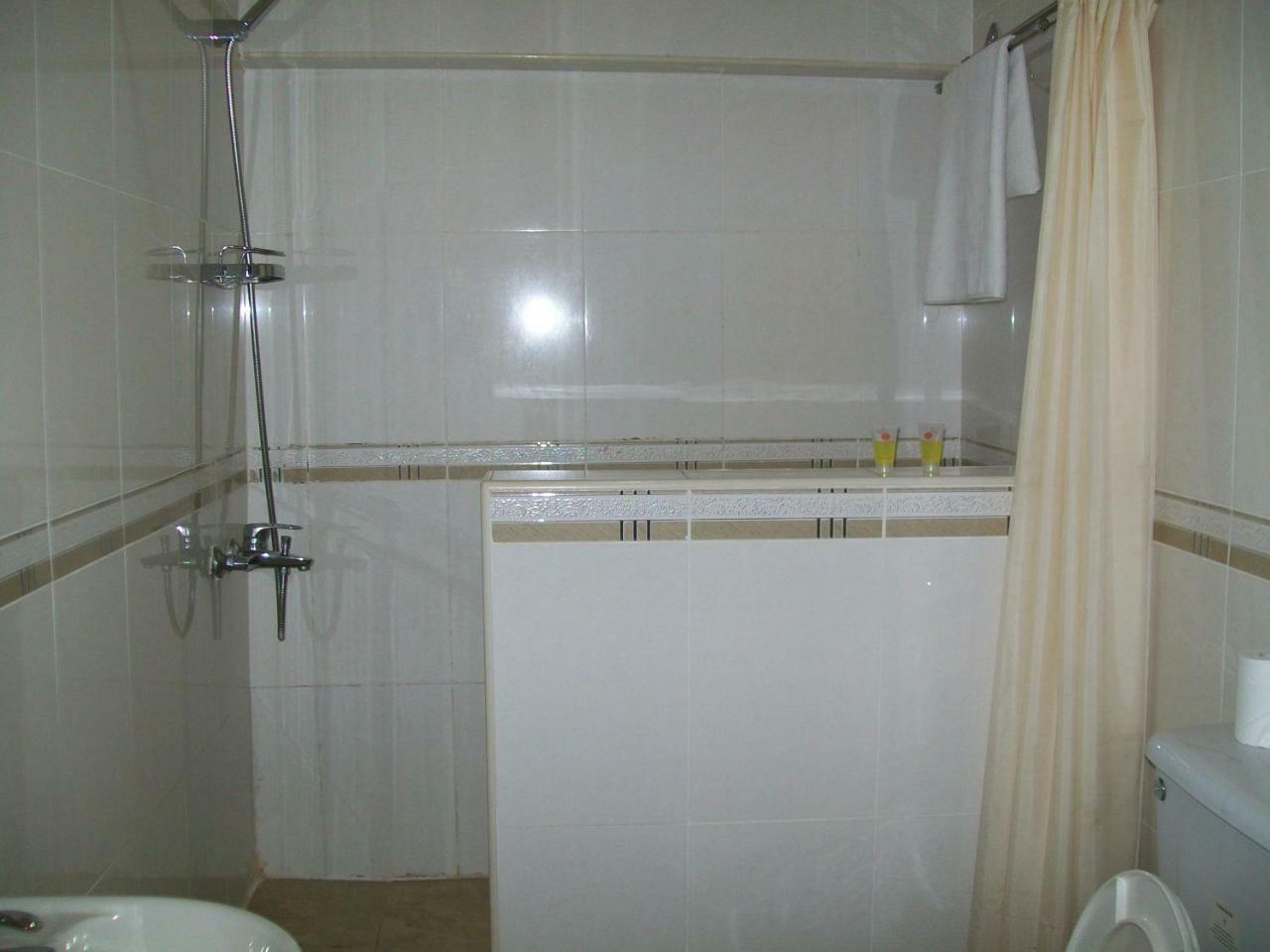 Ampomaah Hotel Accra Esterno foto