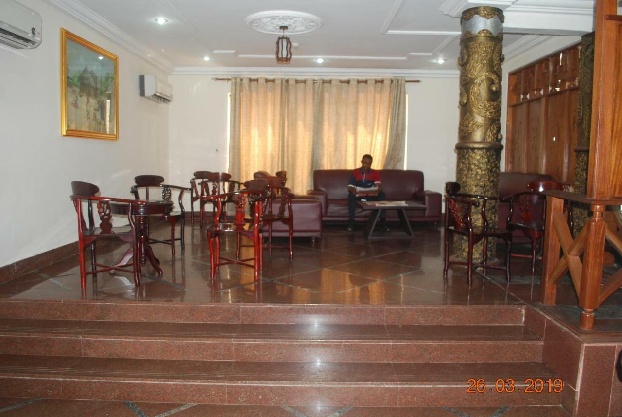 Ampomaah Hotel Accra Esterno foto