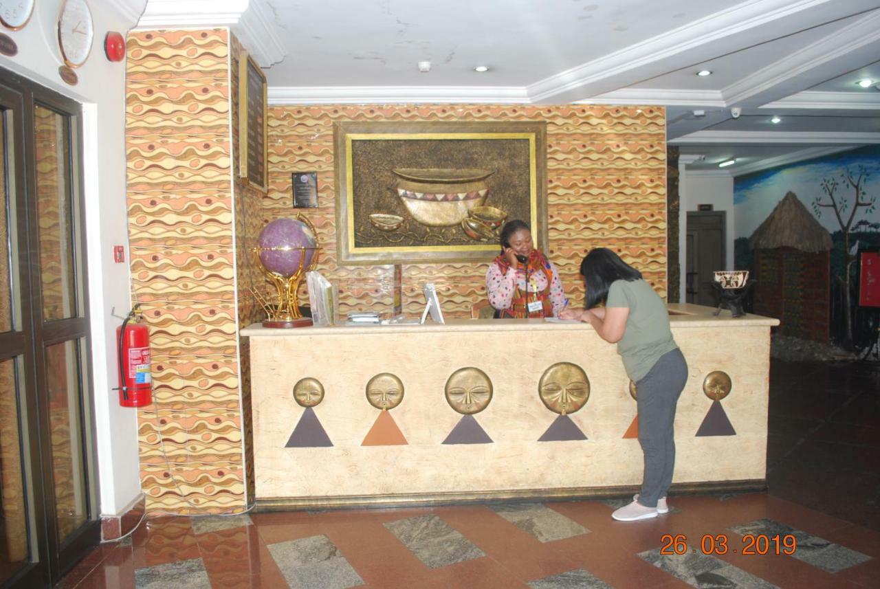 Ampomaah Hotel Accra Esterno foto