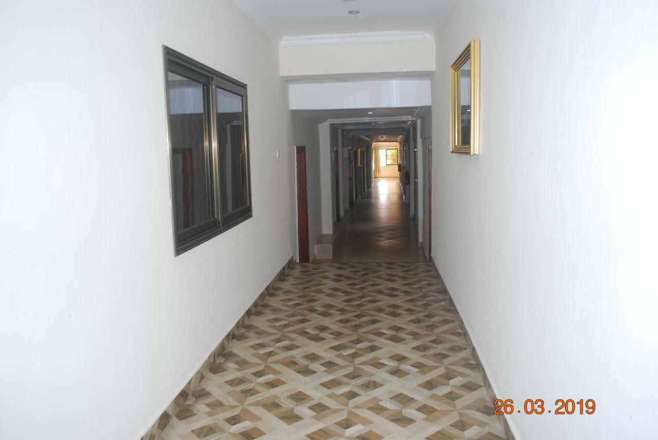 Ampomaah Hotel Accra Esterno foto