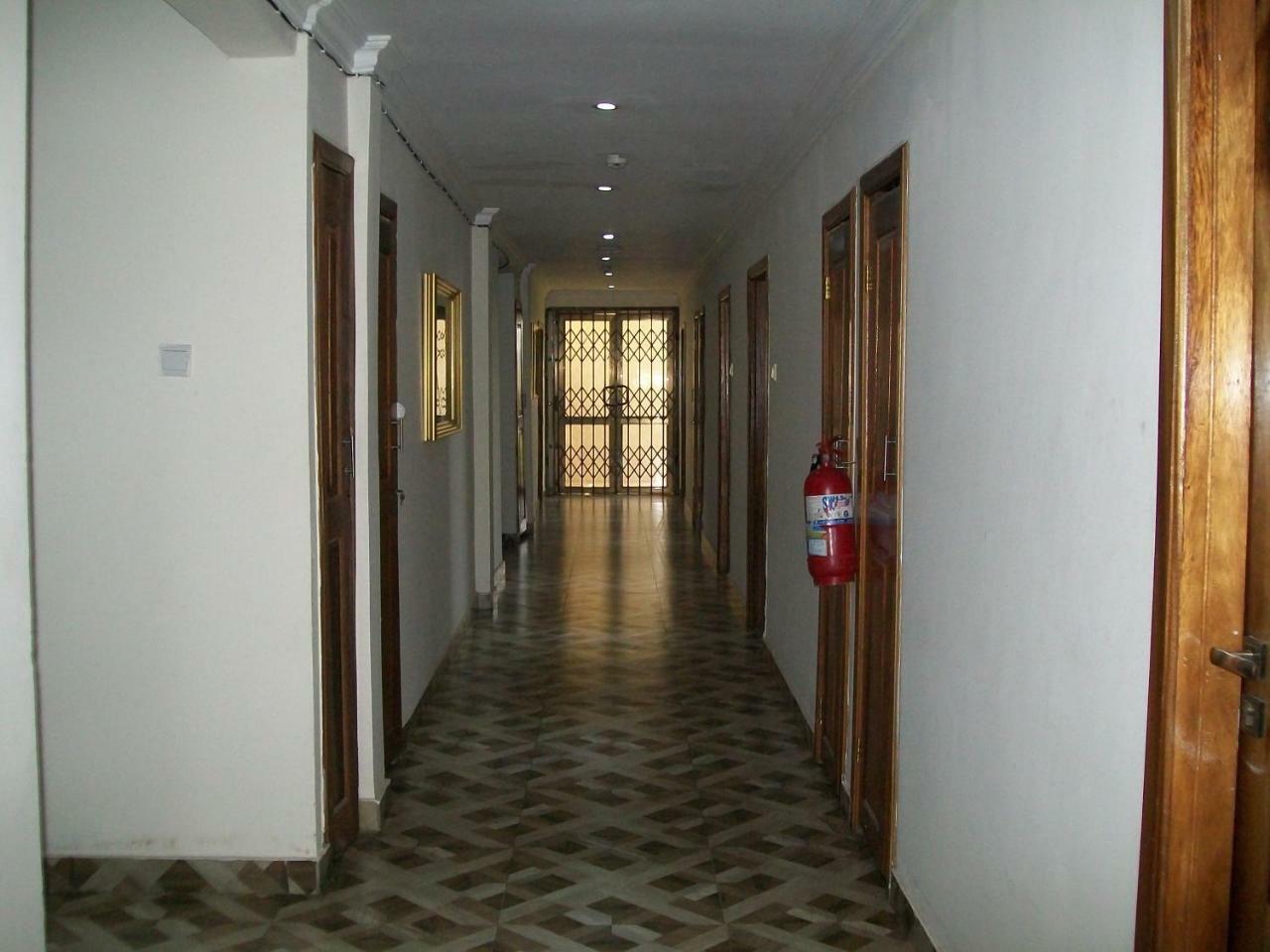 Ampomaah Hotel Accra Esterno foto