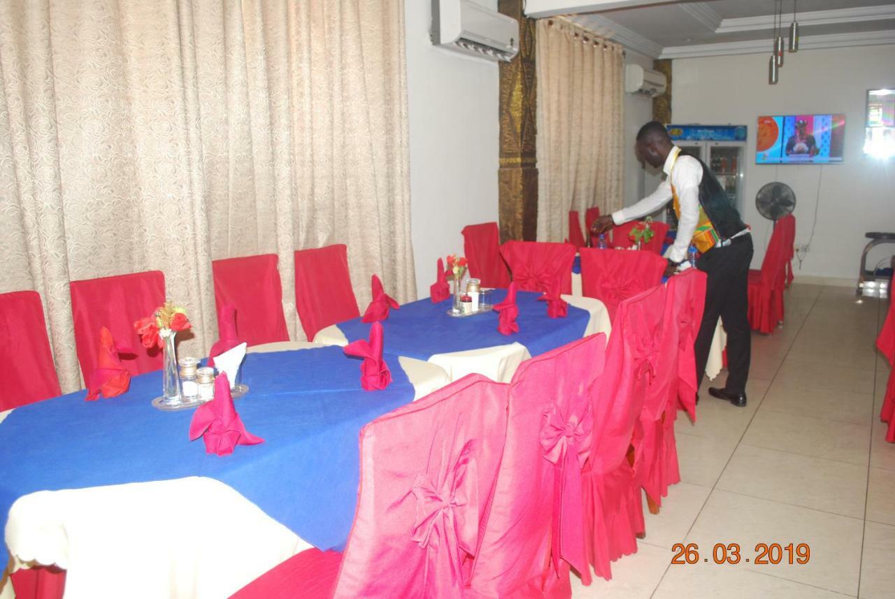 Ampomaah Hotel Accra Esterno foto