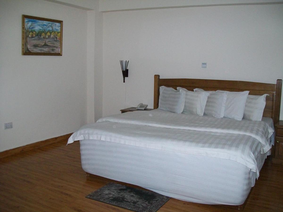 Ampomaah Hotel Accra Esterno foto