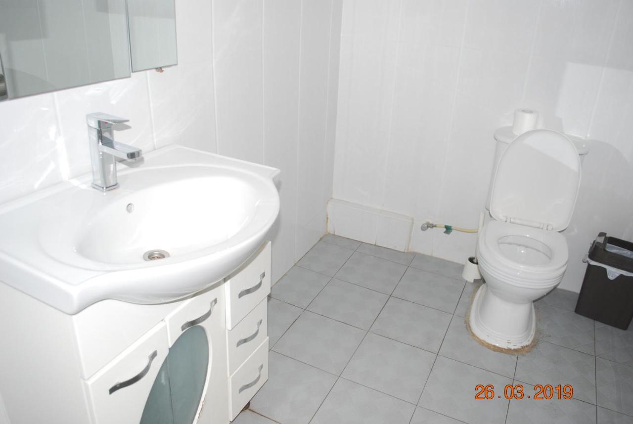 Ampomaah Hotel Accra Esterno foto
